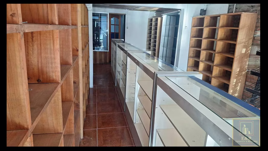 Se Arrienda Casa con local comercial  (85191)