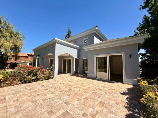 HERMOSA CASA EN VENTA DE 4D4B BRISAS DE CHICUREO - Imagen 2