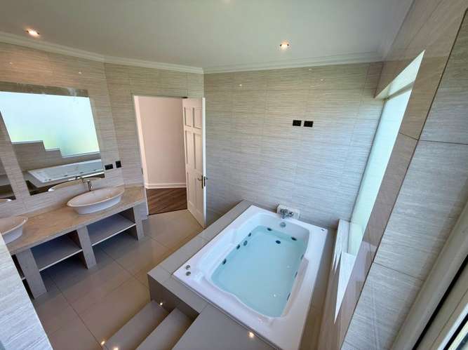 HERMOSA CASA EN VENTA DE 4D4B BRISAS DE CHICUREO - Imagen 9