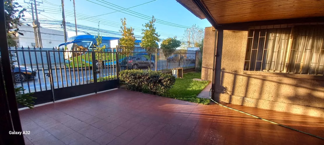 VENDO CASA EN AVENIDA RAUQUEN A 2 MINUTOS DEL HOSPITAL