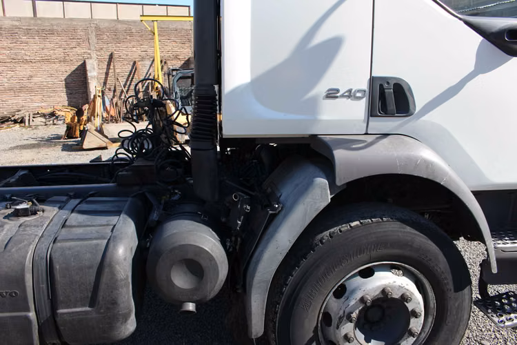Tractocamion Volvo vm17 año 2005