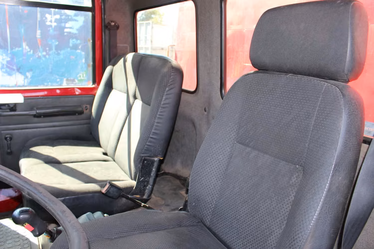 Camion Ford Cargo 1317 E año 2008 Plano con Cortinas
