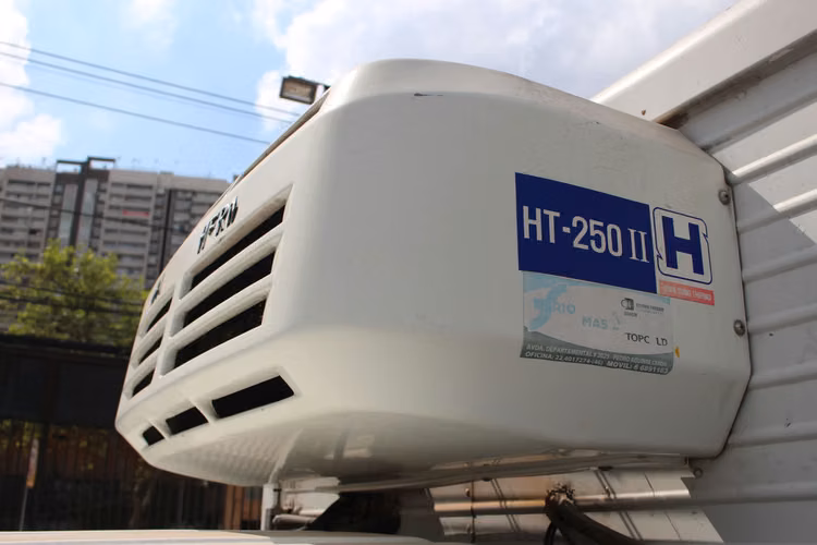 Camioneta Kia Frontier año 2014 con Furgon Termico y Equipo de Frio
