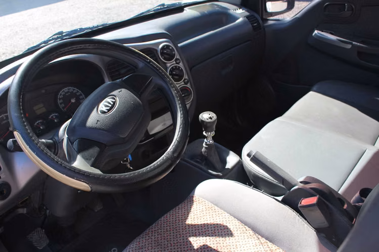 Camioneta Kia Frontier año 2013 con Furgon Termico y Equipo de Frio