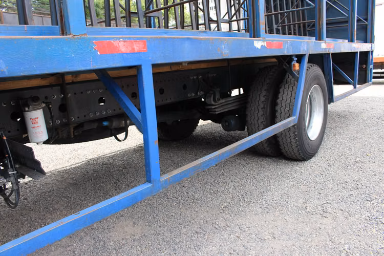 Camion Mercedes Atego 1518 año 2010 Plano Cortinas Metalicas
