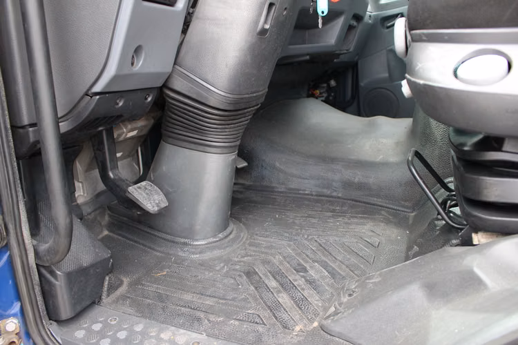 Camion Mercedes Atego 1518 año 2010 Plano Cortinas Metalicas