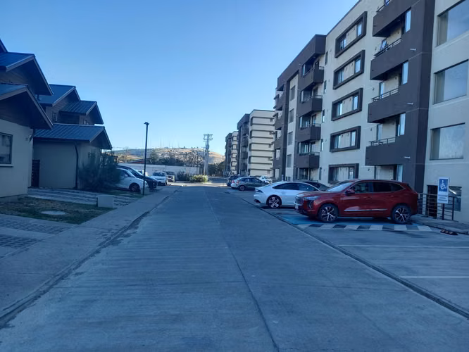 Amplio Departamento. Condominio Cerrado, Acceso Controlado.