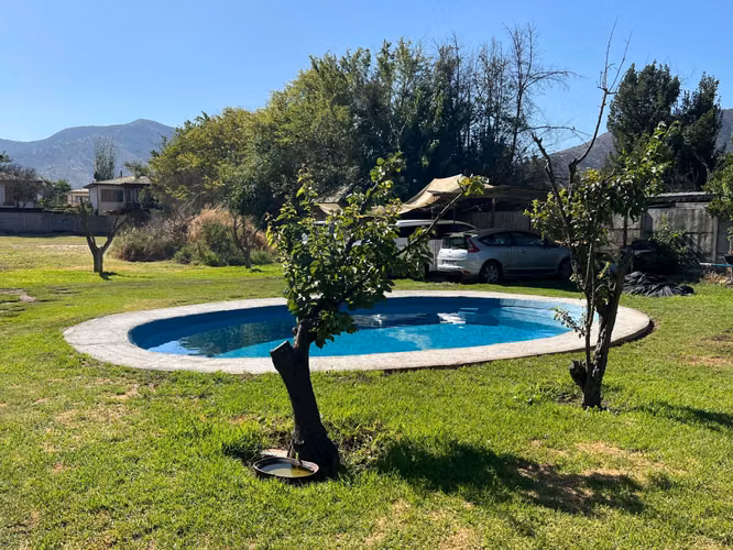 Encantadora casa en gran terreno 2.100mts2 en el Centro de Peñaflor