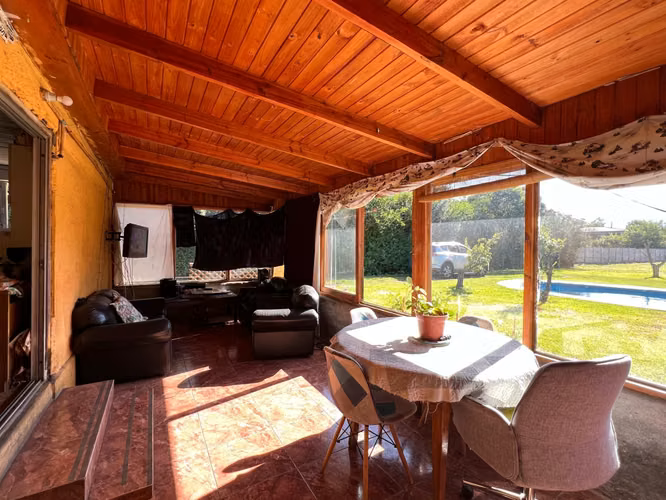 Encantadora casa en gran terreno 2.100mts2 en el Centro de Peñaflor