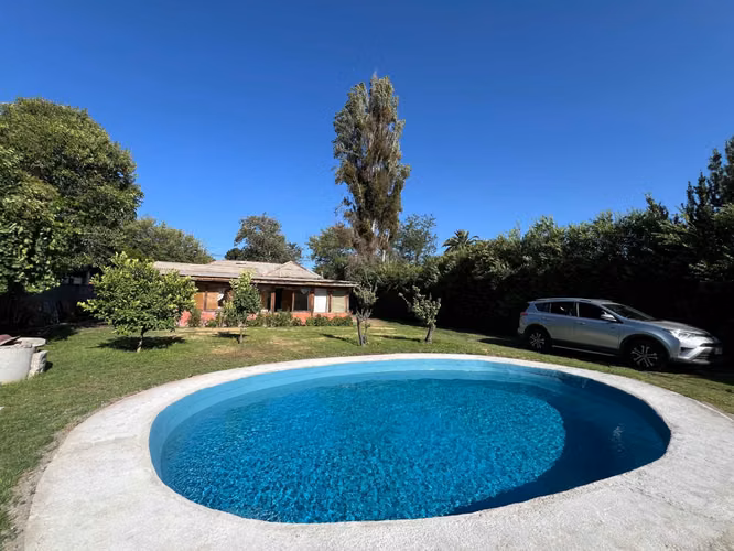 Encantadora casa en gran terreno 2.100mts2 en el Centro de Peñaflor