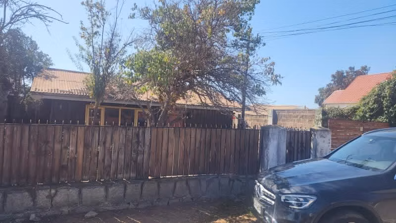 REBAJADA !! CASA CON GRAN TERRENO, EXCELENTE UBICA