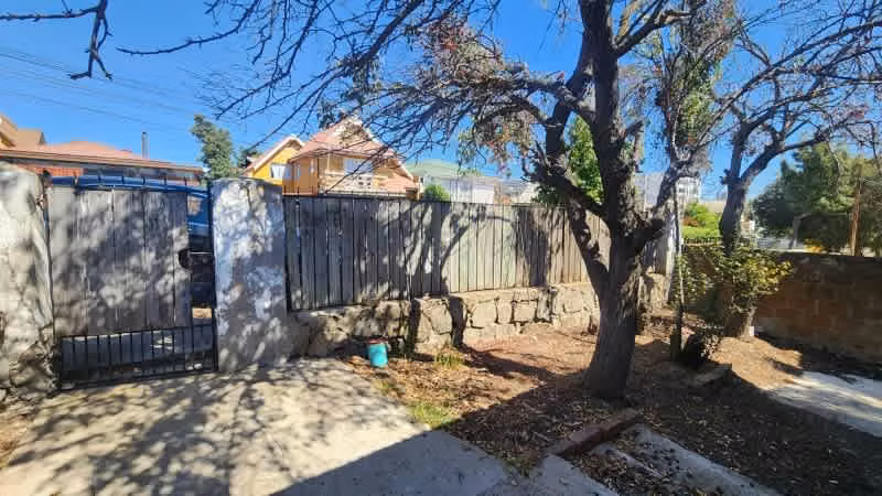 REBAJADA !! CASA CON GRAN TERRENO, EXCELENTE UBICA