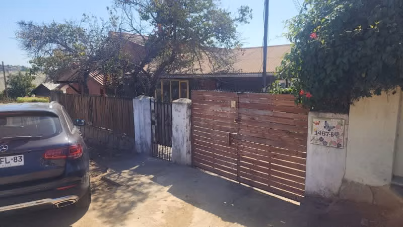 REBAJADA !! CASA CON GRAN TERRENO, EXCELENTE UBICA
