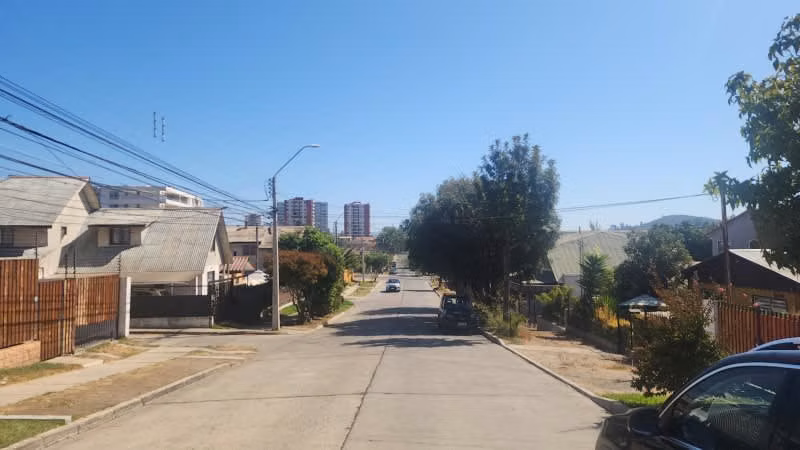REBAJADA !! CASA CON GRAN TERRENO, EXCELENTE UBICA