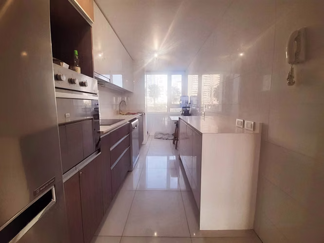 Moderno, amplio y con gran vista al mar (89657) - Imagen 14