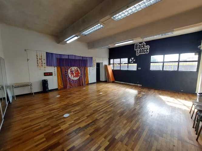 LOCAL COMERCIAL ONGOLMO 661