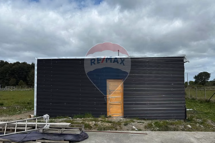Vende parcela y casa 4 d y 2 b excelente ubicación