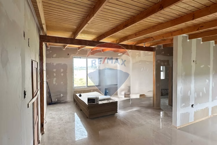 Vende parcela y casa 4 d y 2 b excelente ubicación