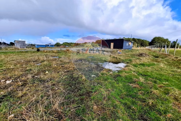 Vende parcela y casa 4 d y 2 b excelente ubicación