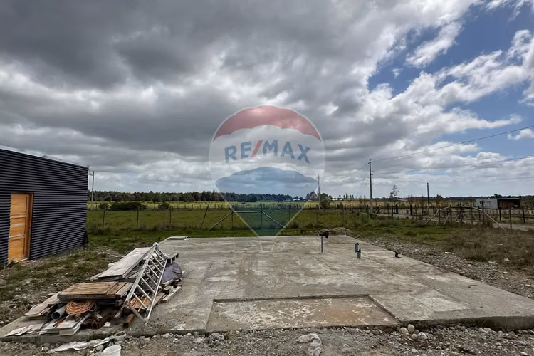 Vende parcela y casa 4 d y 2 b excelente ubicación