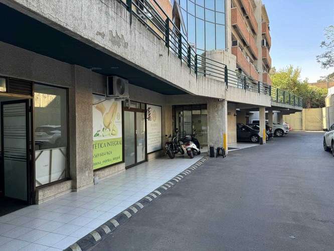 En galería comercial a pasos  de C. Red Salud (23141) - Imagen 8
