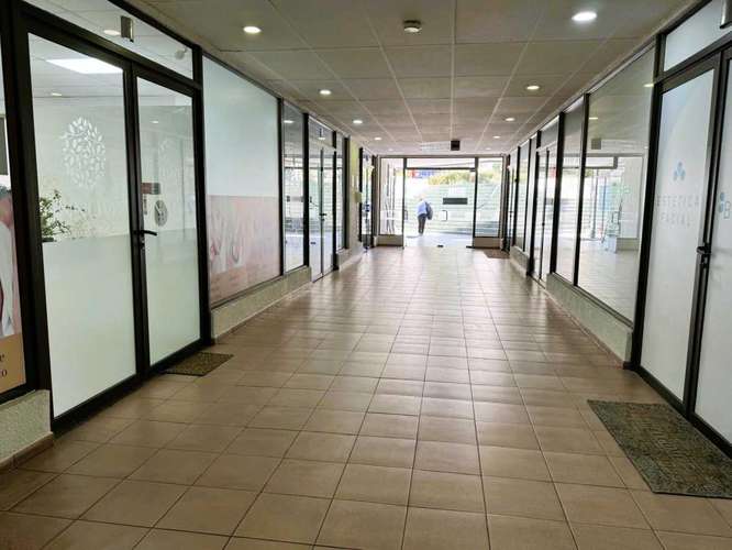 En galería comercial a pasos  de C. Red Salud (23141) - Imagen 6
