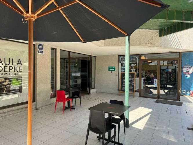 En galería comercial a pasos  de C. Red Salud (23141) - Imagen 9