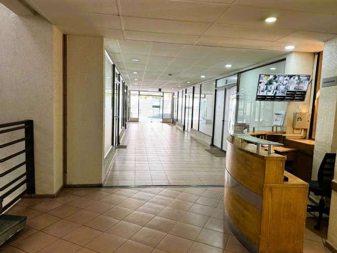 En galería comercial a pasos  de C. Red Salud (23141) - Imagen 7
