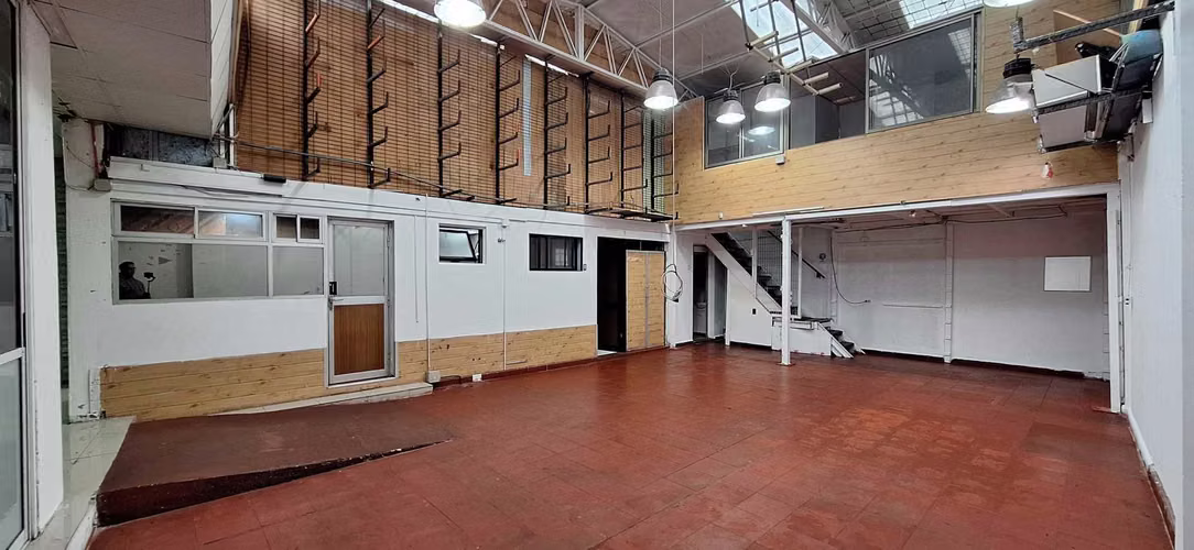 Gran Local Comercial con Taller (90297)