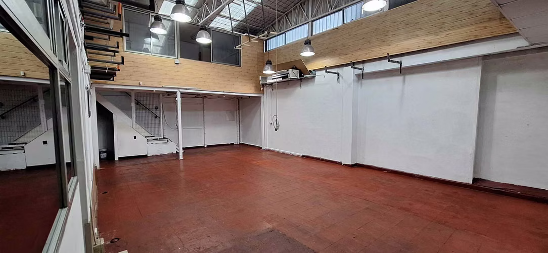 Gran Local Comercial con Taller (90297)