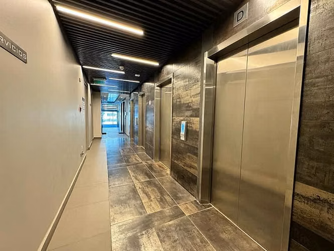 VENTA DE OFICINA BOSQUE DE MONTEMAR 49M2
