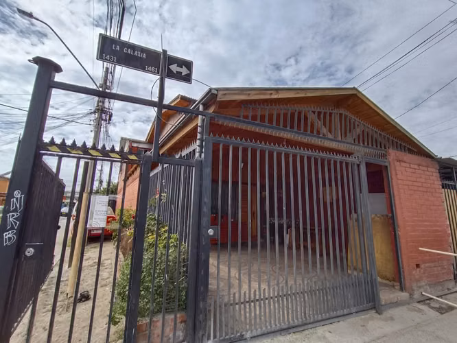 Venta de casa 4D+2B+1E en Villa Portales  (Maipú)