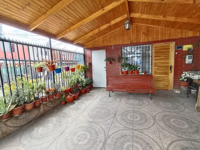 Venta de casa 4D+2B+1E en Villa Portales  (Maipú)