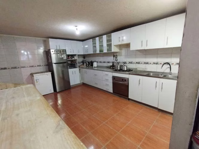 Venta de casa 4D+2B+1E en Villa Portales  (Maipú)