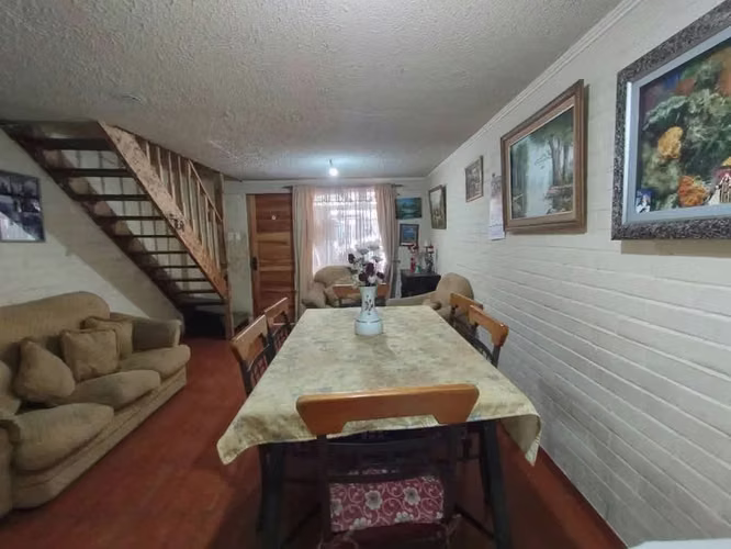 Venta de casa 4D+2B+1E en Villa Portales  (Maipú)