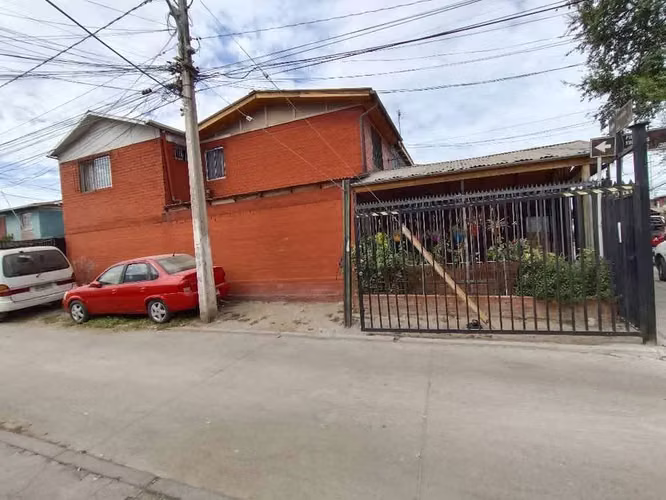 Venta de casa 4D+2B+1E en Villa Portales  (Maipú)