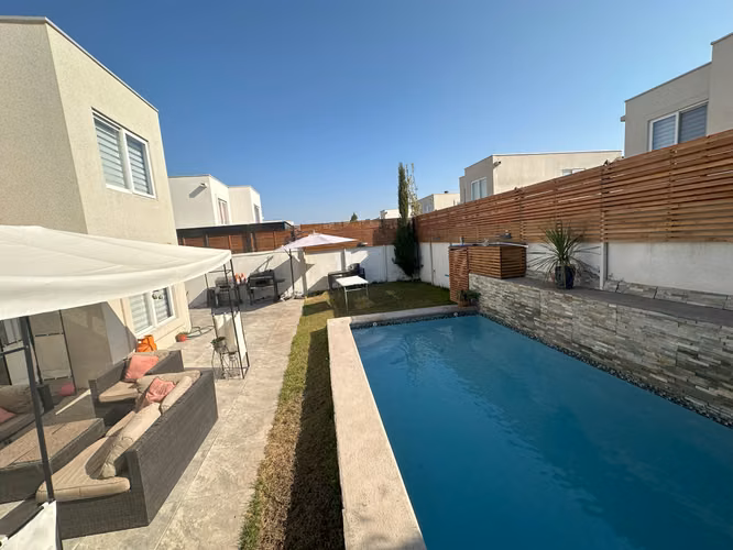 ARRIENDO CASA 4HAB 3BA COLINA
