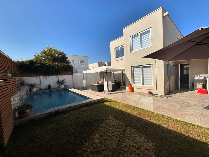 ARRIENDO CASA 4HAB 3BA COLINA