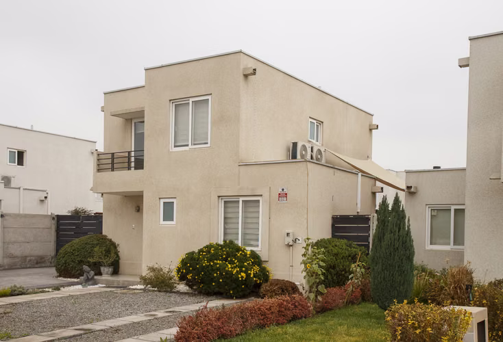 ARRIENDO CASA 4HAB 3BA COLINA