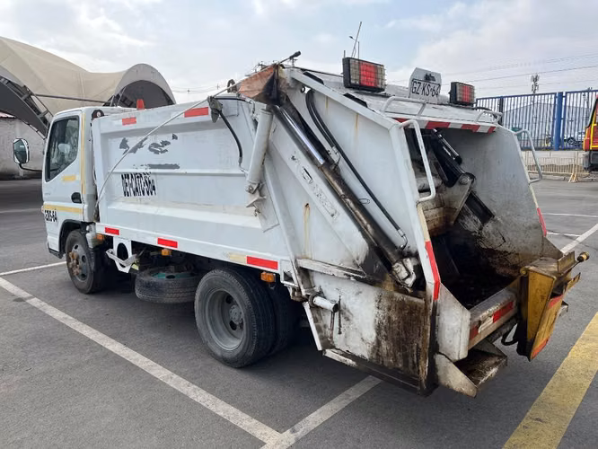 Camión de basura Mitsubishi Canter 4.7