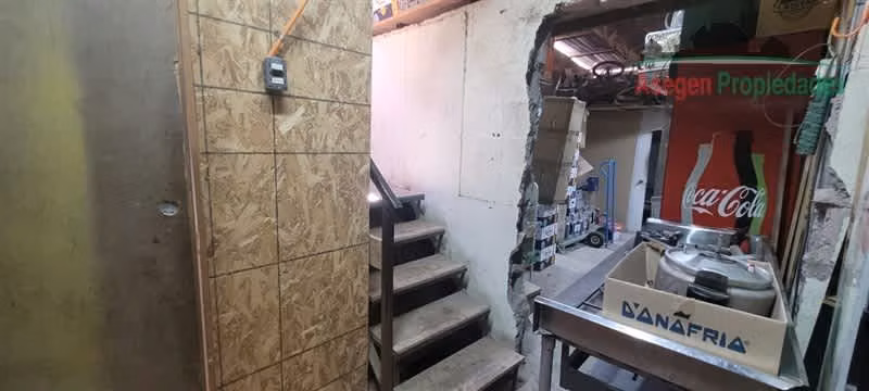 CASA Casa con local comercial en venta en Ampliación Prat