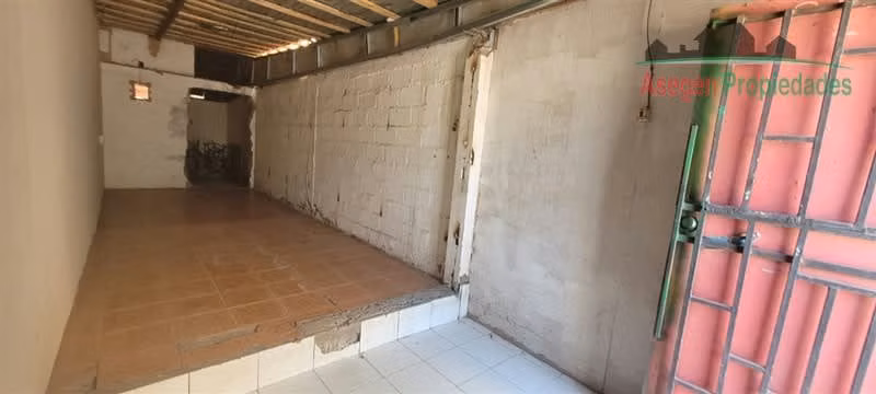 CASA Casa con local comercial en venta en Ampliación Prat