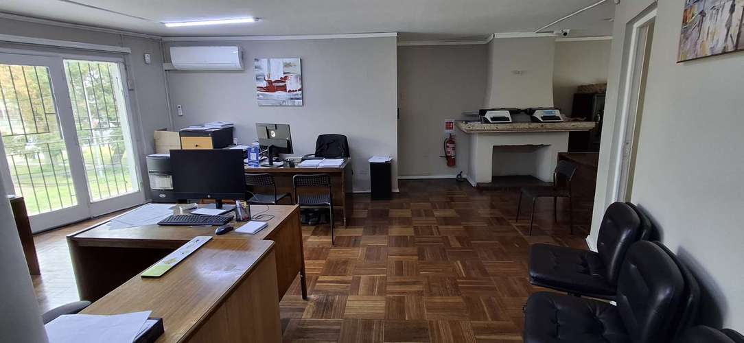 Gran Casa Con Locales Comerciales En Avenida - Imagen 7