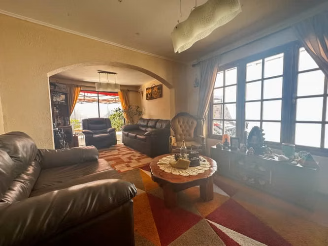 ¡Acogedora casa en Colina del Pino, 4D, 3B, ¡Aprovecha!