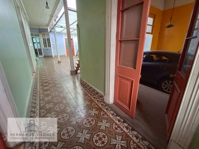 Vendo casa en excelente ubicación de la comuna de Santiago.-