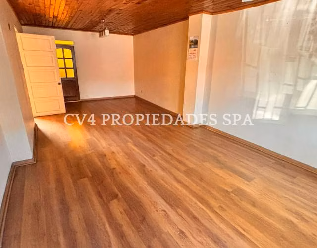 ¡Propiedad en Venta en Estación Central con galpón!