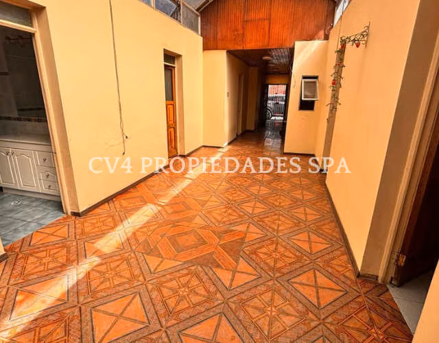 ¡Propiedad en Venta en Estación Central con galpón!