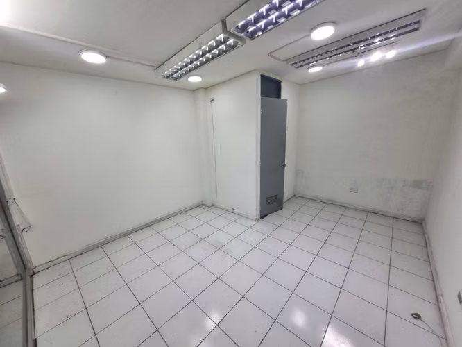 Local Comercial con Bodega (94061)