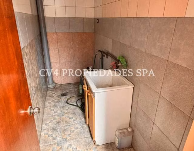 ¡Propiedad en Venta en Estación Central con galpón!