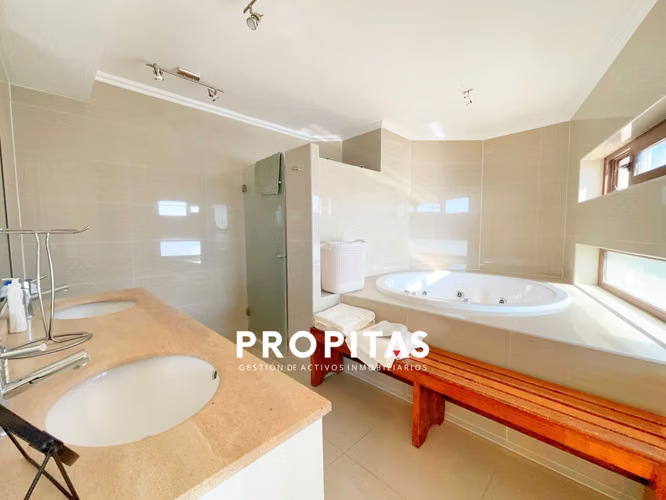 Exclusivo Departamento en Venta en Av del Mar (95182)